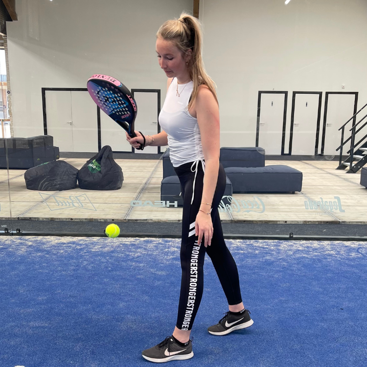 Geef jezelf de tijd om padel te leren spelen Geef jezelf de tijd om padel te leren spelen