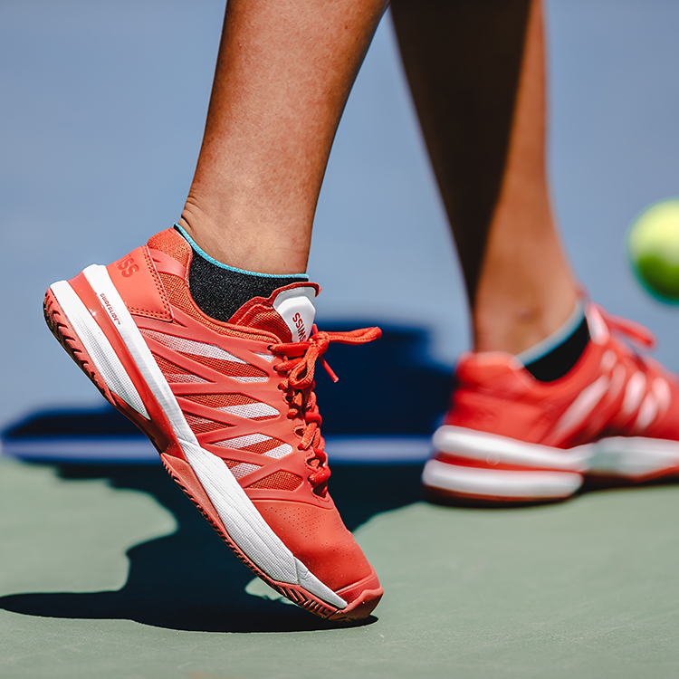 Wat voor schoenen draag je tijdens tennis? Wat voor schoenen draag je tijdens tennis?